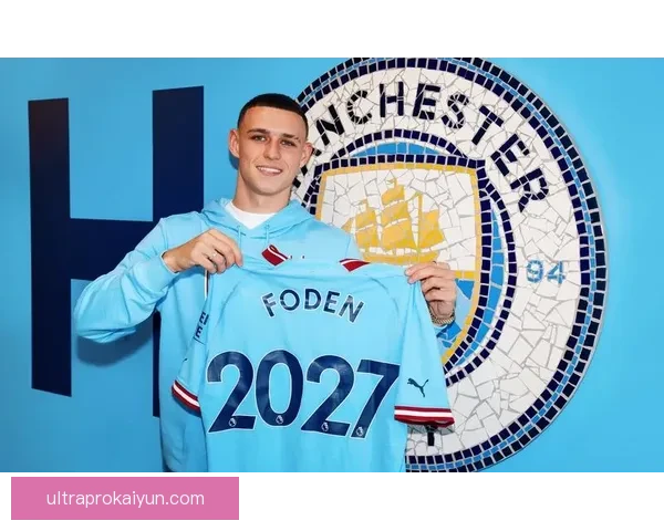 福登在曼城青训表现亮眼，迅速成长为球场明星，备受关注。