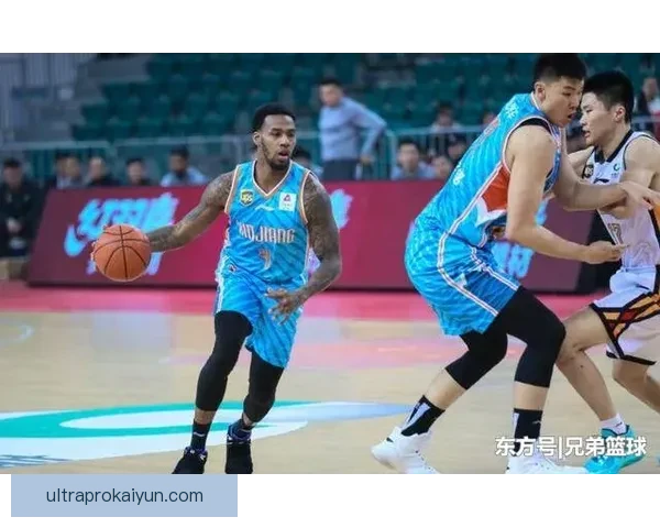 拉莫斯近期比赛状态回暖，展现出良好的竞技状态和领导能力